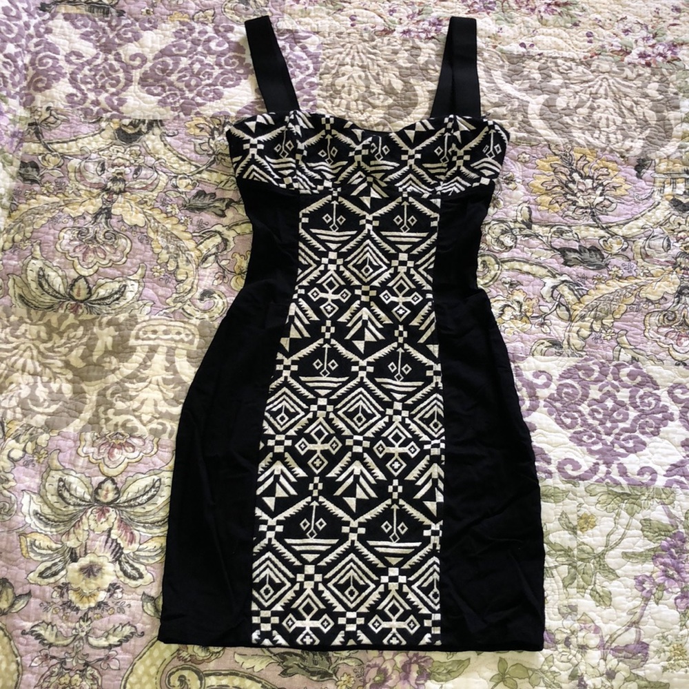 H&M Black & White Patterned Fitted Dress